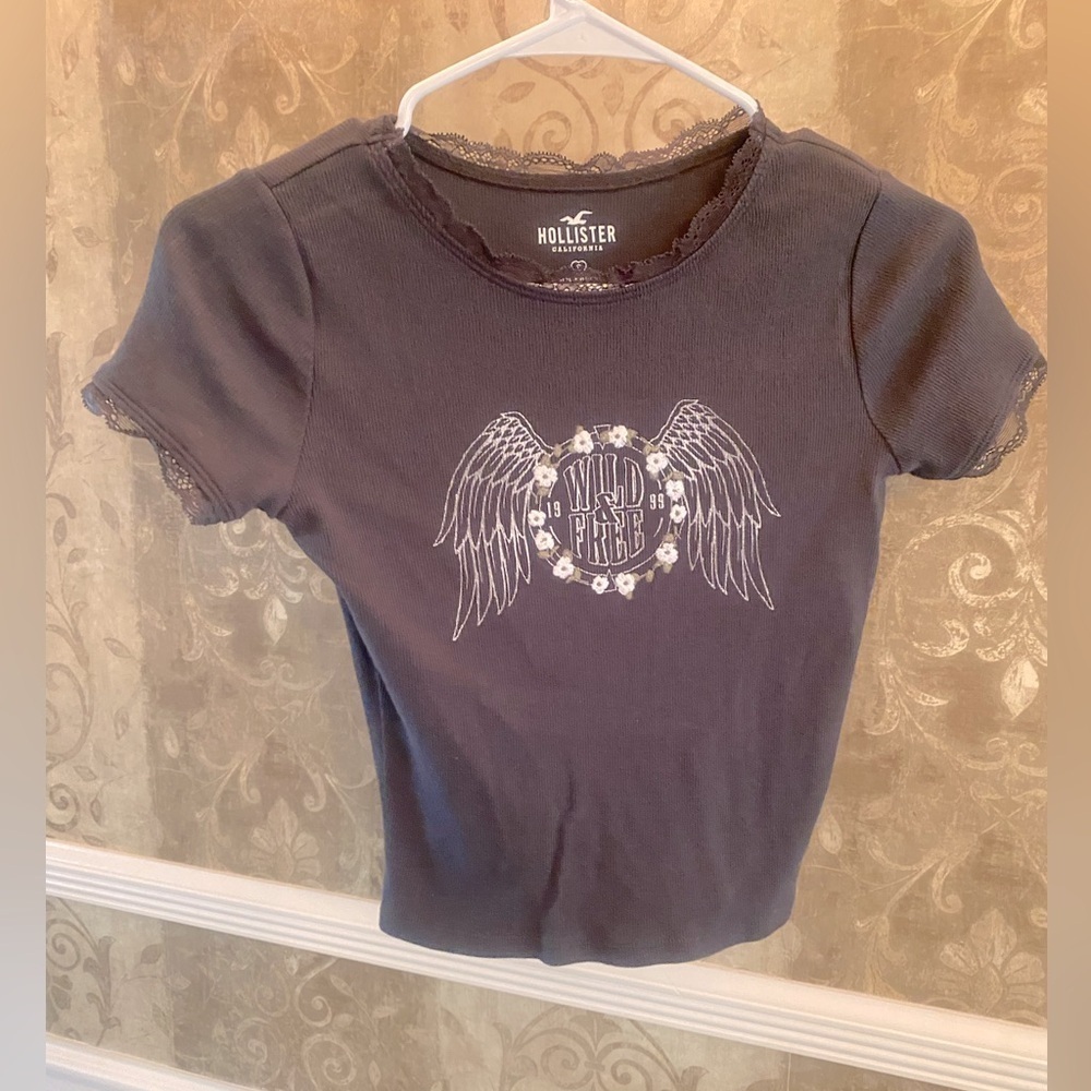 Hollister wild & free tee